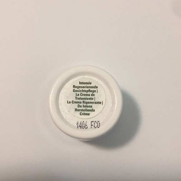 COPY - La mer skincare bundle. - Picture 9 of 10